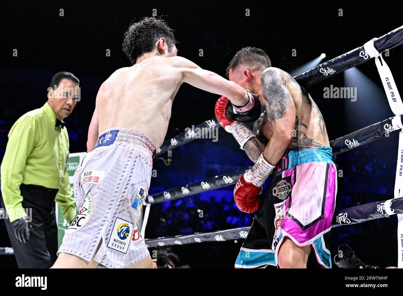 Champion Kenshiro Teraji (black Gloves) Of Japan And Challenger Hekkie ...