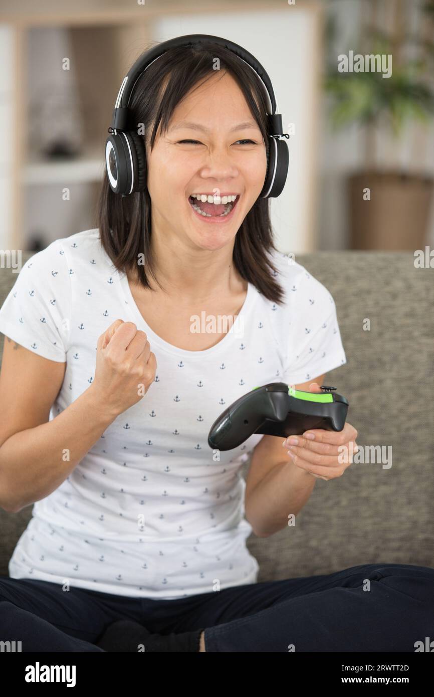 compute gamer celebrating her victory Stock Photo - Alamy