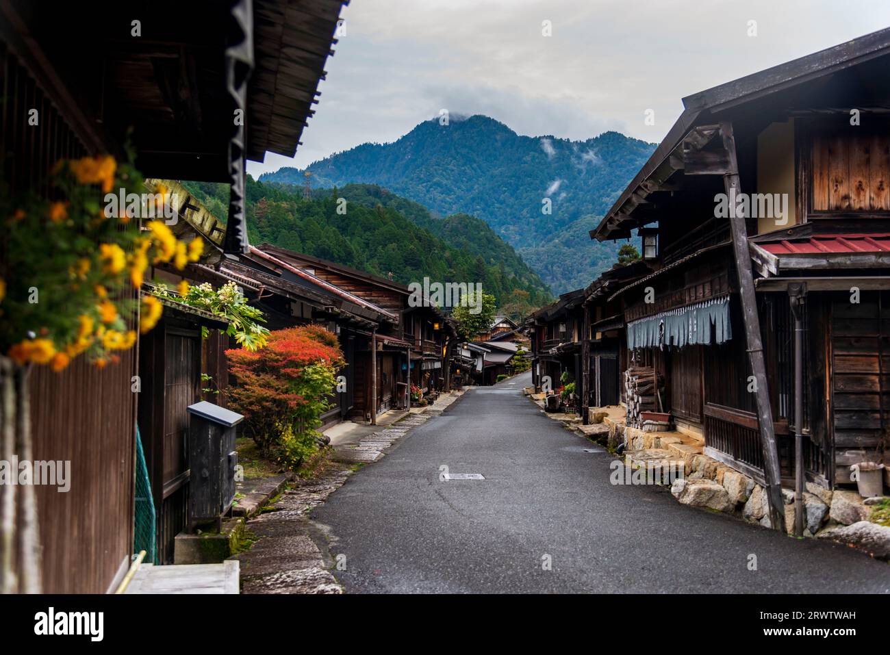 Nakasendo Tsumago juku In Autumn Stock Photo Alamy nakasendo-tsumago-juku-in-autumn-stock-photo-alamy