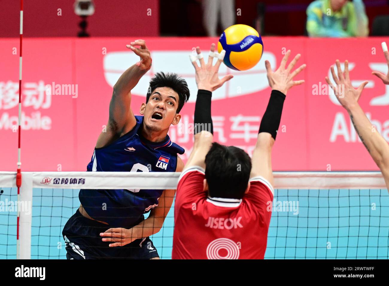 Hangzhou, China. 21st Sep, 2023. Siden Din (back) of the Cambodia men