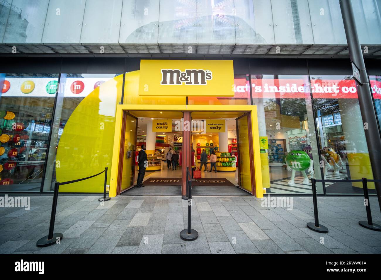 H and m leicester square discount