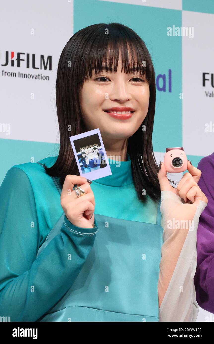 Tokyo, Japan. 21st Sep, 2023. Japanese actress Suzu Hirose attends a promotional event of Fujifilm's new tiny digital camera 'Instax Pal' which enables to connect with smart phone or instant photo printer in Tokyo on Thursday, September 21, 2023. The Instax Pal which has a wide angle lens equibalent to 16mm in 35mm camera will go on sale on October 5. (photo by Yoshio Tsunoda/AFLO) Stock Photo