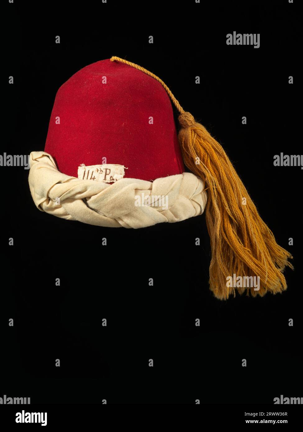 Turban-style red felt fez, 114th Pennsylvania Volunteer Infantry Regiment. AF*24951.03. Stock Photo