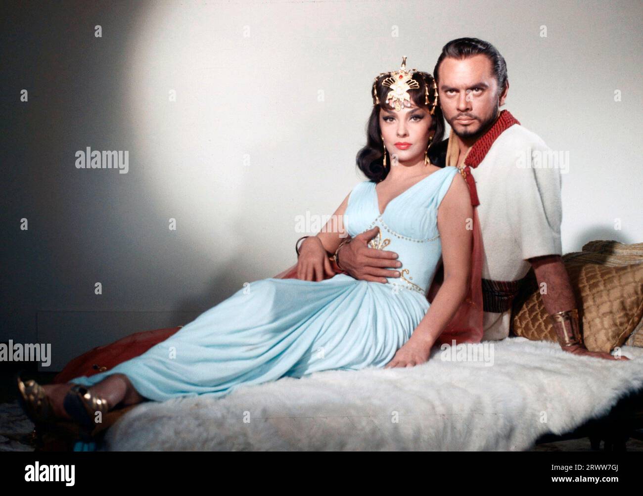 YUL BRYNNER and GINA LOLLOBRIGIDA in SOLOMON AND SHEBA (1959), directed by KING VIDOR. Credit: UNITED ARTISTS / Album Stock Photo