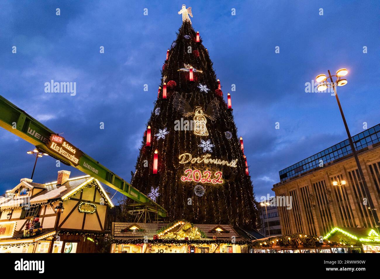 Dortmund Christmas Market with the tall Christmas Tree, Dortmund ...