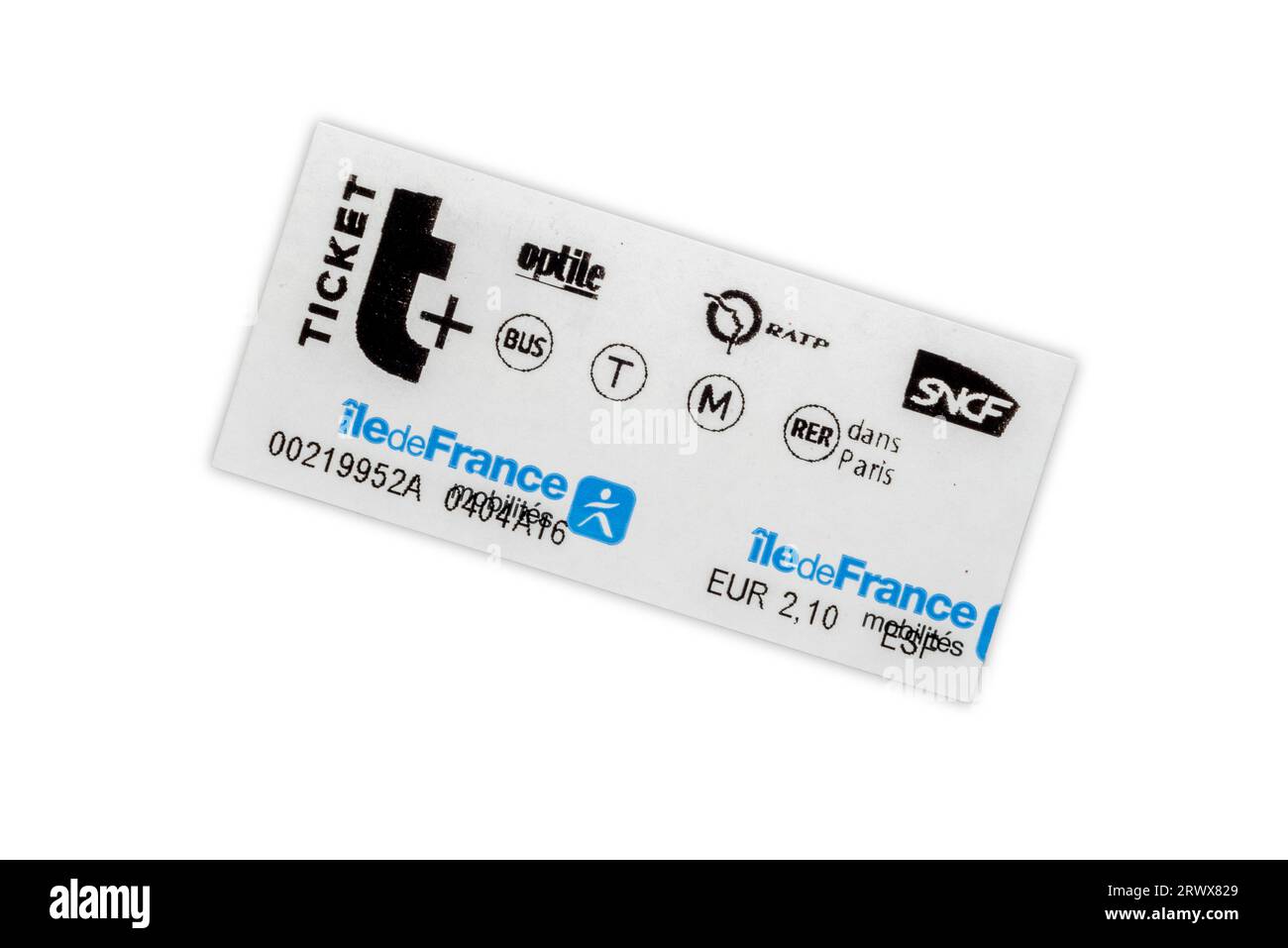 Parigi, Francia - agosto 10, 2023: Paris Metro T+ ticket for one way isolated on white with clipping path included Stock Photo