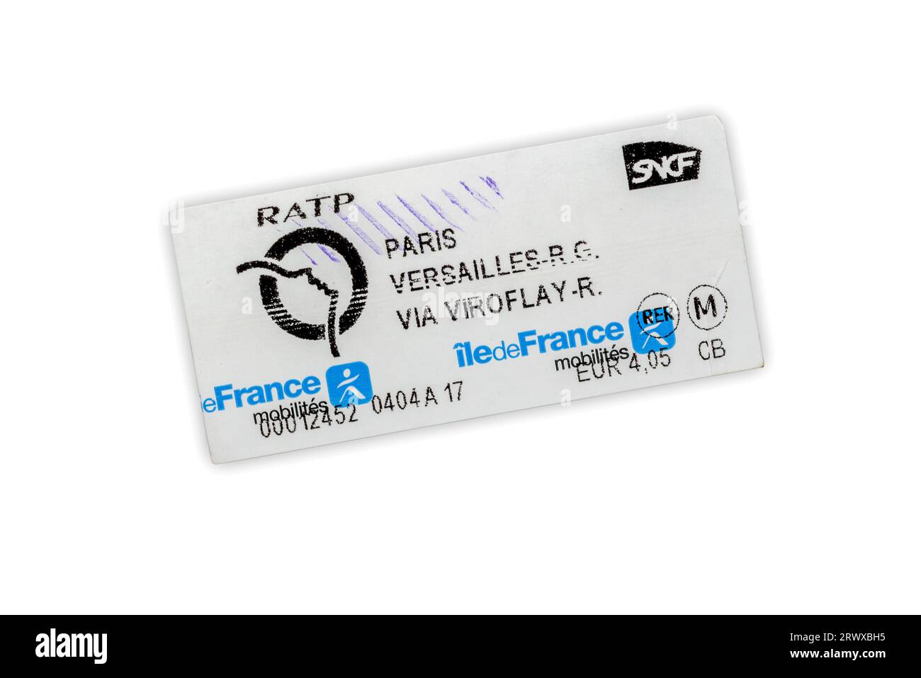 Parigi, Francia - August 10, 2023:  ticket of Paris to Versailles metro line of company Ratp (Régie autonome des transports parisiens) isolated on whi Stock Photo