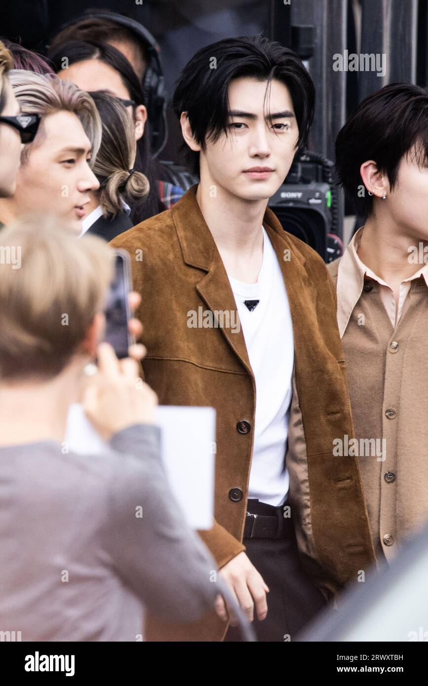 milan-italy-21st-sep-2023-enhypen-band-members-l-r-jay-sunghoon-arrive-at-the-prada-fashion-show-during-the-milan-fashion-week-womenswear-springsummer-2024-on-september-21-2023-in-milan-italy-photo-cinzia-camela-photo-by-cinzia-camelalivemediasipa-usa-credit-sipa-usalamy-live-news-2RWXTBH.jpg