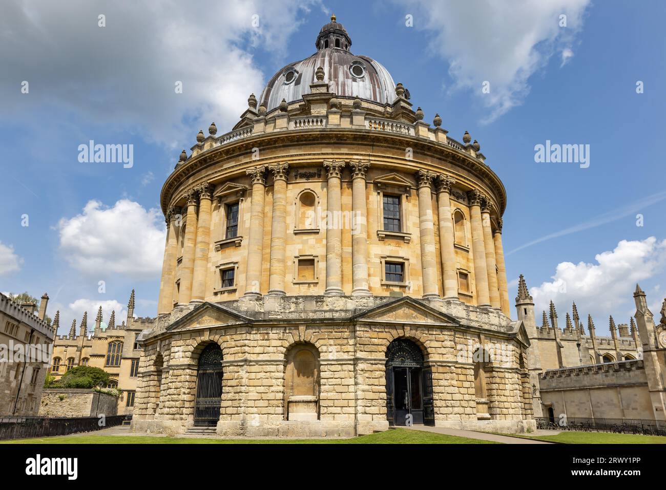 The Radcliffe Camera known as the Rad Cam or the Camera, a building of the University of Oxford, England. Its circularity and position in the heart of Stock Photo