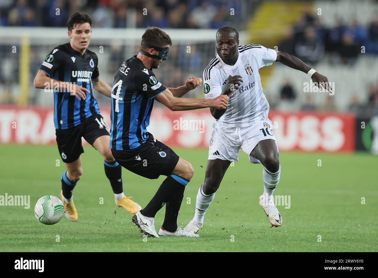 Brugge, Spain. 21st Sep, 2023. Club's Brandon Mechele and Besiktas' Vincent Aboubakar fight for the ball during a soccer game between Belgian Club Brugge KV and Turkish Besiktas J.K., on day 1 of the group phase of the UEFA Conference League competition, in group D, Thursday 21 September 2023 in Brugge. BELGA PHOTO BRUNO FAHY Credit: Belga News Agency/Alamy Live News Stock Photo