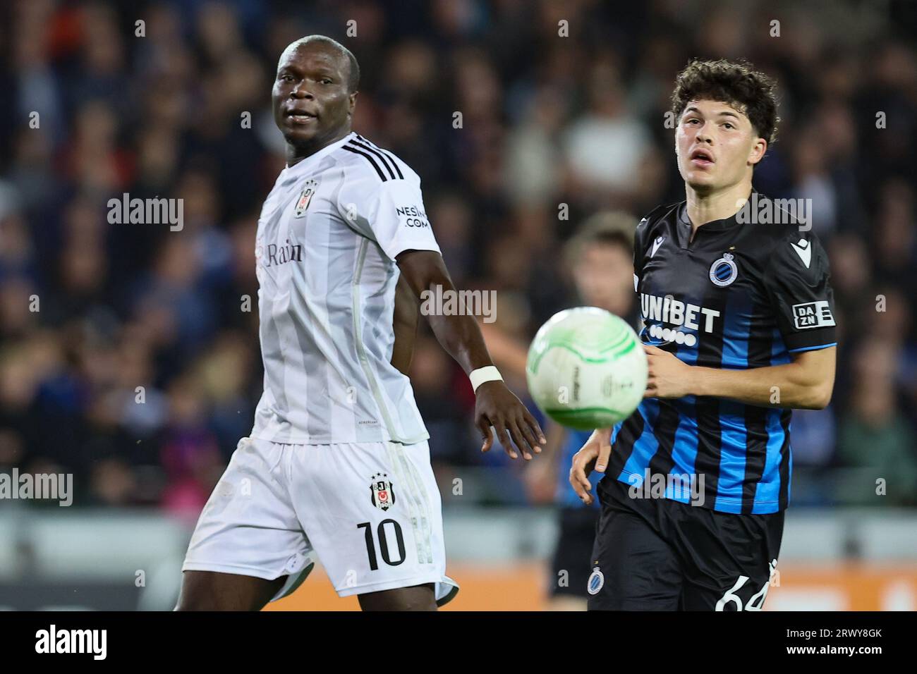 Brugge, Spain. 21st Sep, 2023. Besiktas' Vincent Aboubakar and Club's Kyriani Sabbe fight for the ball during a soccer game between Belgian Club Brugge KV and Turkish Besiktas J.K., on day 1 of the group phase of the UEFA Conference League competition, in group D, Thursday 21 September 2023 in Brugge. BELGA PHOTO BRUNO FAHY Credit: Belga News Agency/Alamy Live News Stock Photo