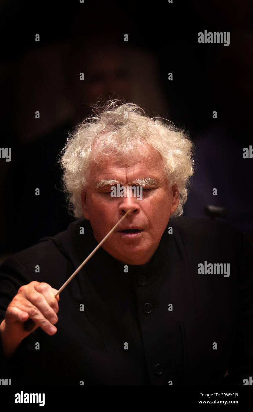 Sir simon rattle hi-res stock photography and images - Alamy