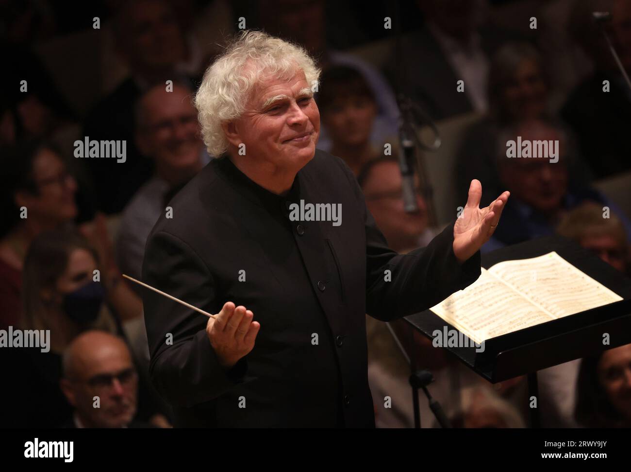 Munich Germany 21st Sep 2023 Sir Simon Rattle The New Chief munich-germany-21st-sep-2023-sir-simon-rattle-the-new-chief