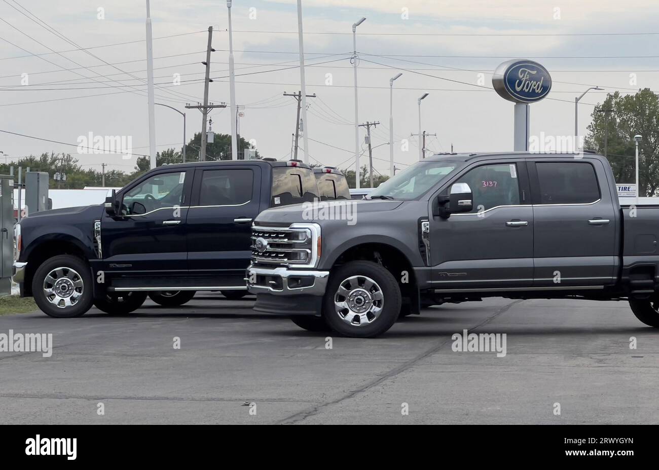 Ford car dealership usa hires stock photography and images Alamy