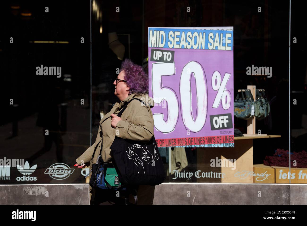 Manchester, Britain. 21st Sep, 2023. A sale sign is seen in central Manchester, Britain, Sept. 21, 2023. The Bank of England (BoE) has voted to maintain its benchmark interest rate at 5.25 percent, the central bank said in a statement on Thursday. Credit: Jon Super/Xinhua/Alamy Live News Stock Photo