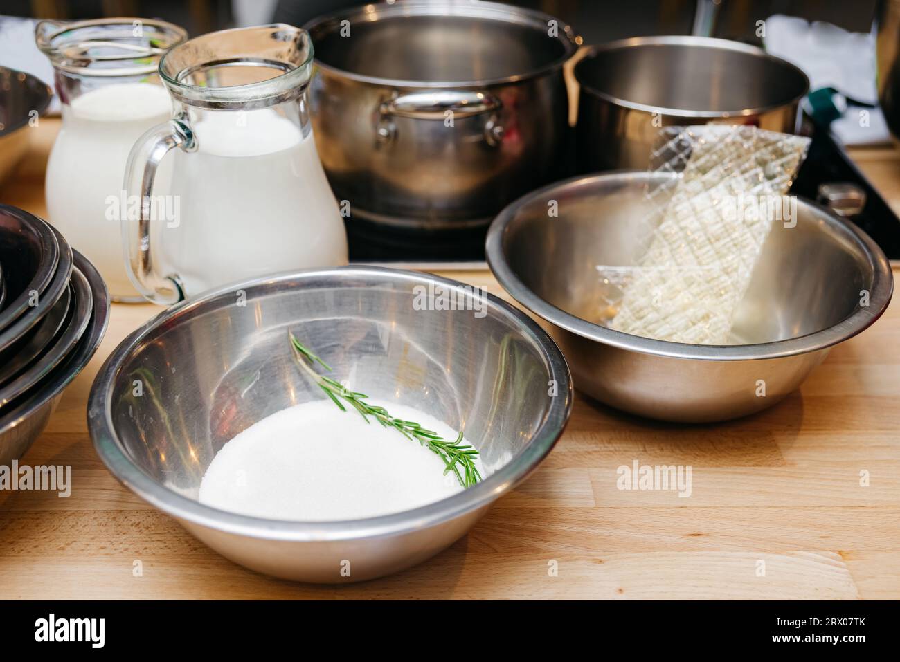 set of products for preparing panna cotta dessert dry gelatin sheet