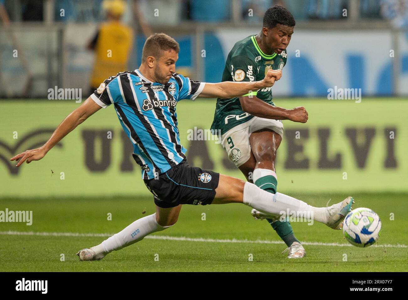 Piquerez of Palmeiras drives the ball the ball during a match