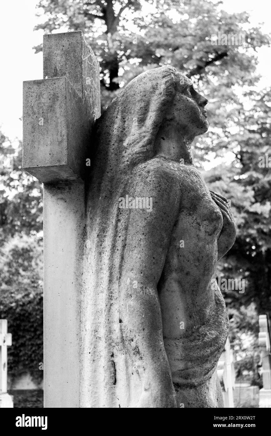 Young woman statue in cemetery Stock Photo Alamy