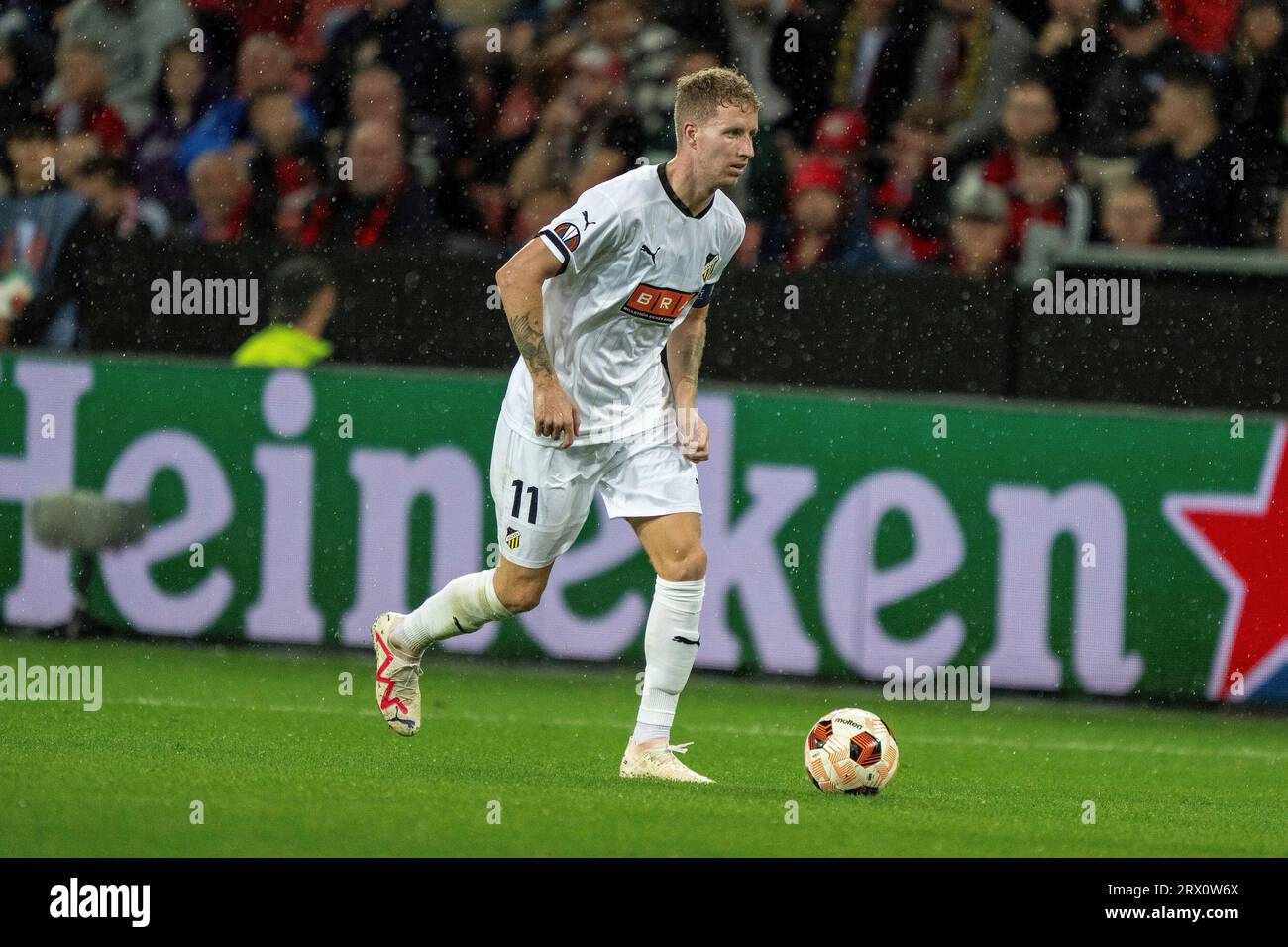 ウェア #11 Samuel Gustafson SAMUEL GUSTAFSON | Urawa Reds Player | J.LEAGUE