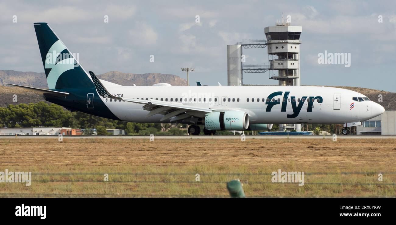 Avión de pasajeros de la aerolínea Flyr Boeing 737 Stock Photo