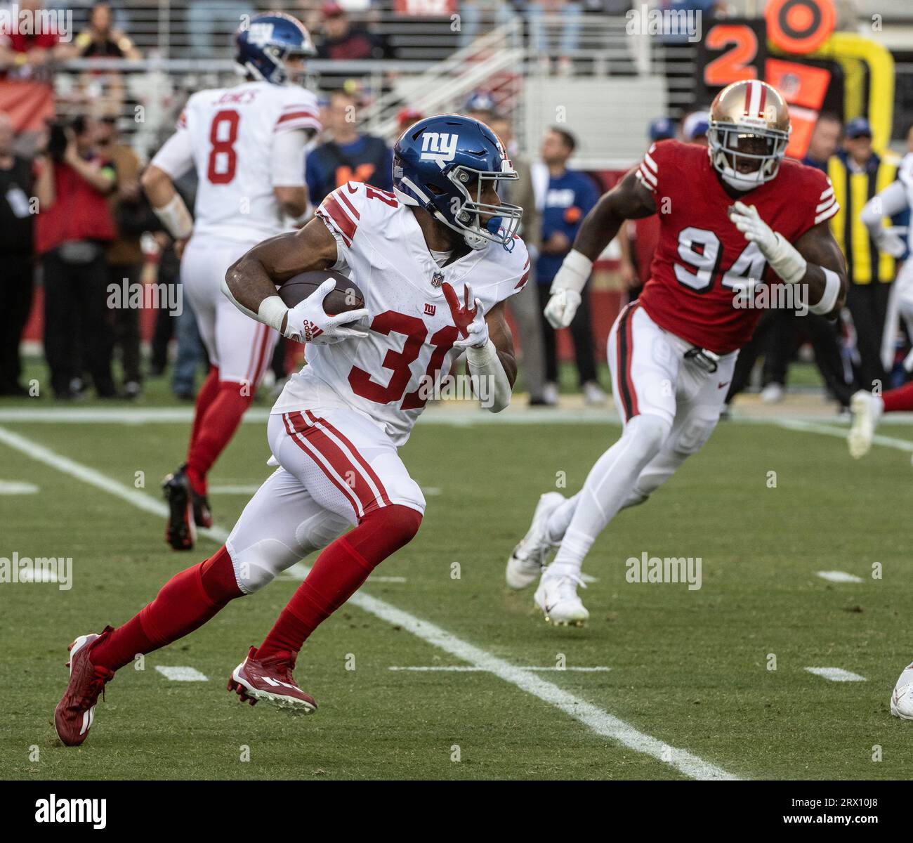 New York Giants running back Matt Breida (31) sprints against the San