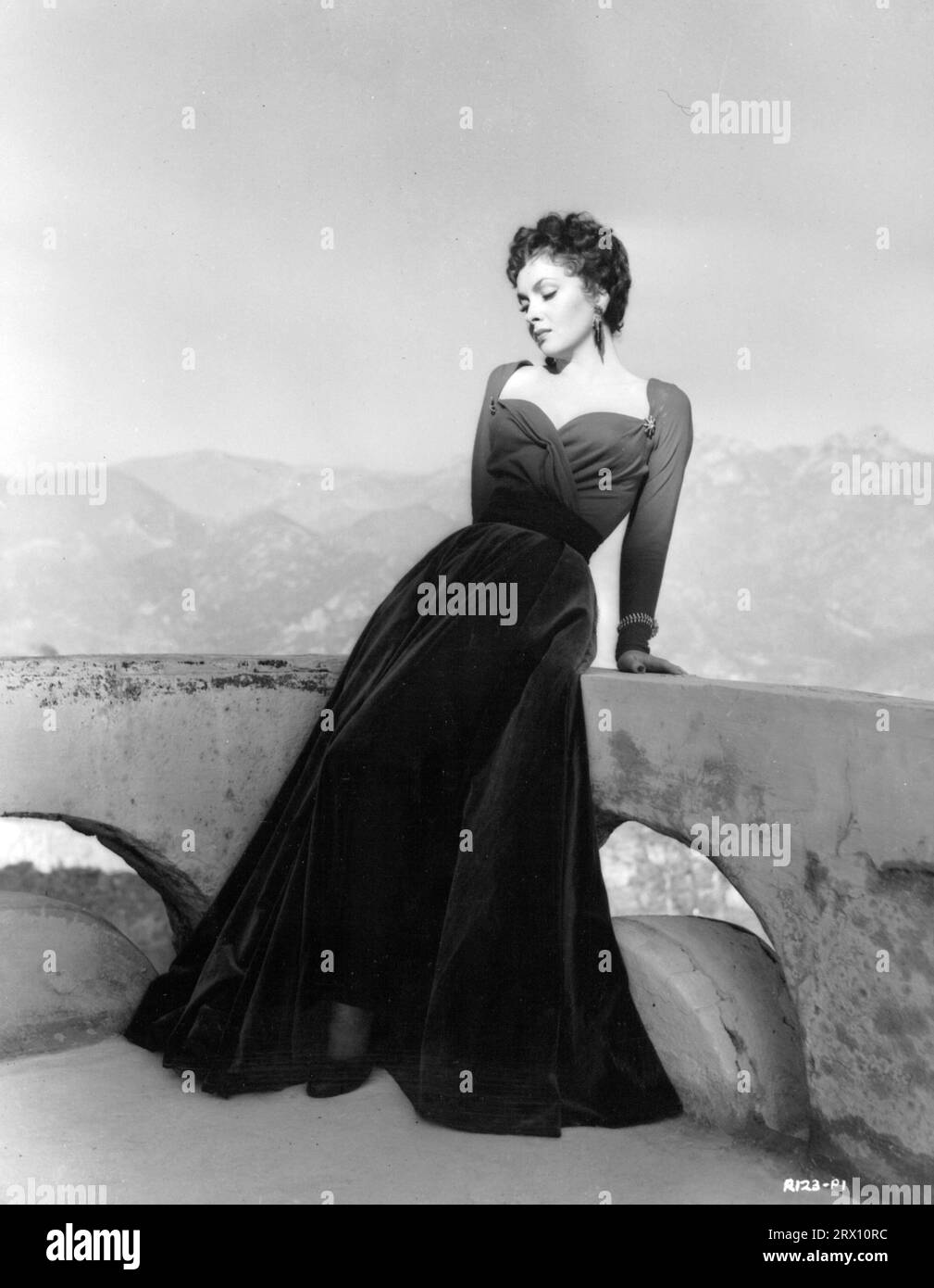 GINA LOLLOBRIGIDA in BEAT THE DEVIL (1953), directed by JOHN HUSTON. Credit: UNITED ARTISTS / Album Stock Photo
