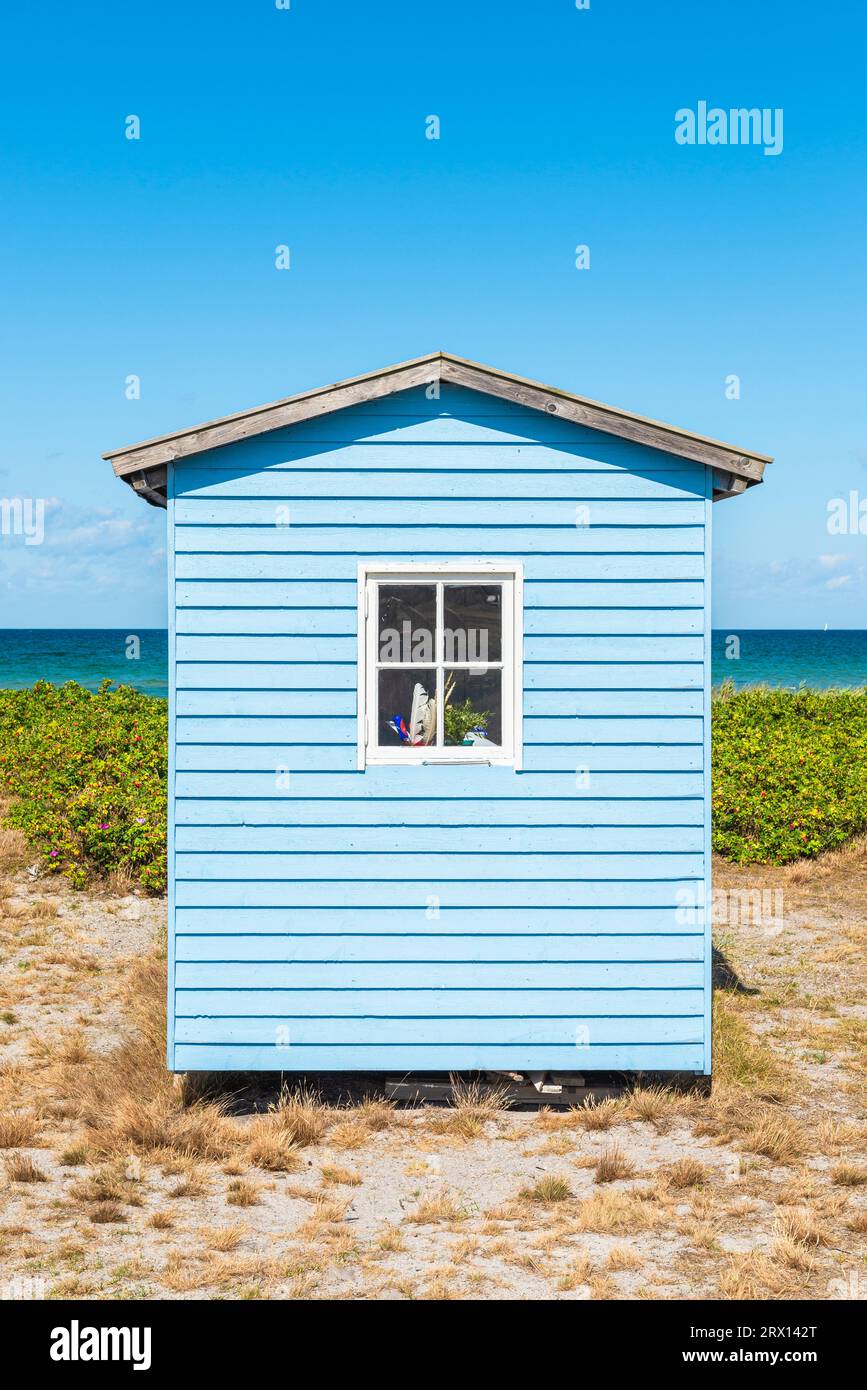 Frontal view of the back of a white blue wooden bathing hut on the beach of Skanör med Falsterbo at the Öresund in the morning sun, Skåne, Sweden Stock Photo