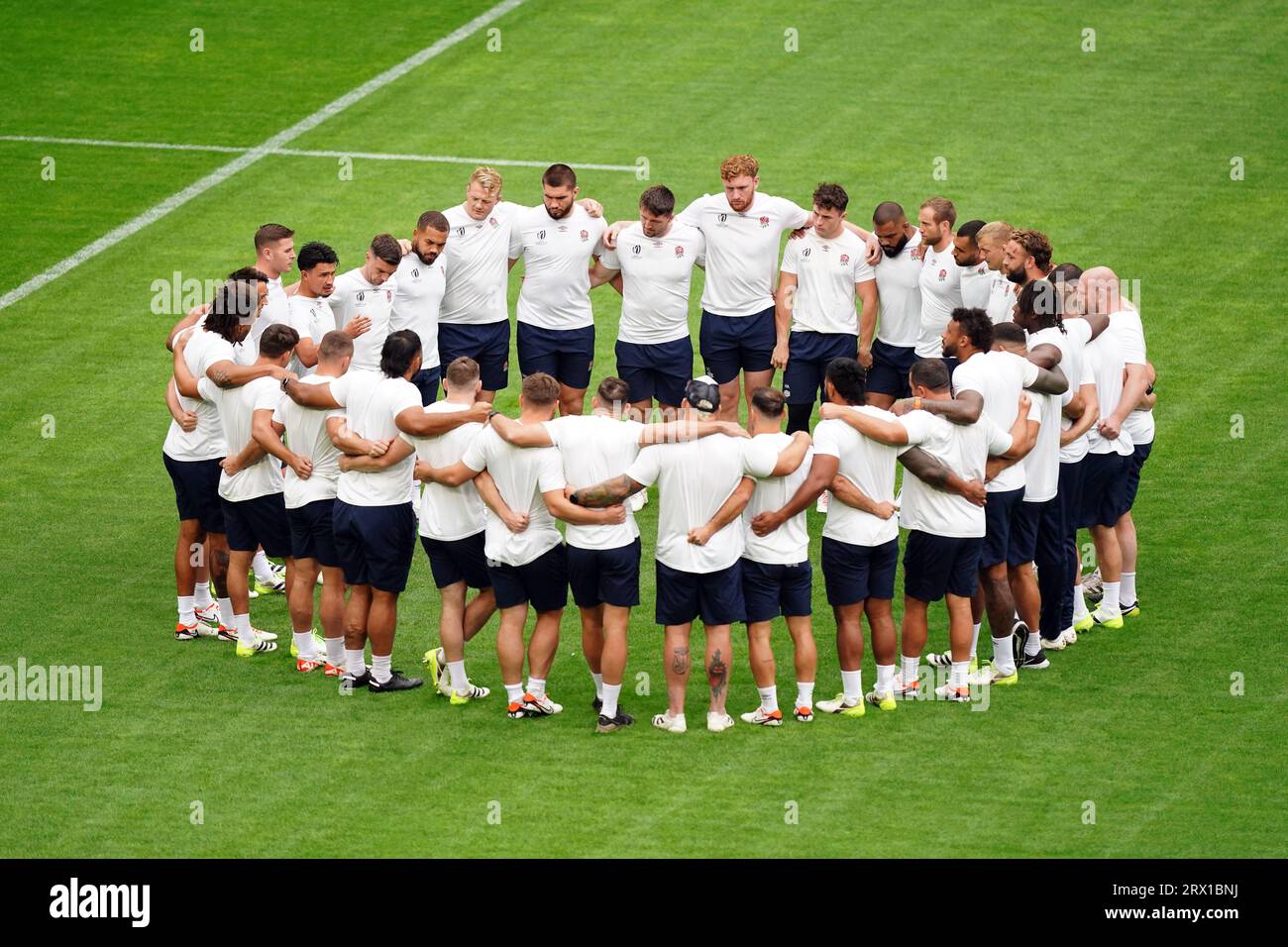 The England team in a huddle during a training session at the Stade Pierre Mauroy, Villeneuve-d'Ascq. Picture date: Friday September 22, 2023. Stock Photo