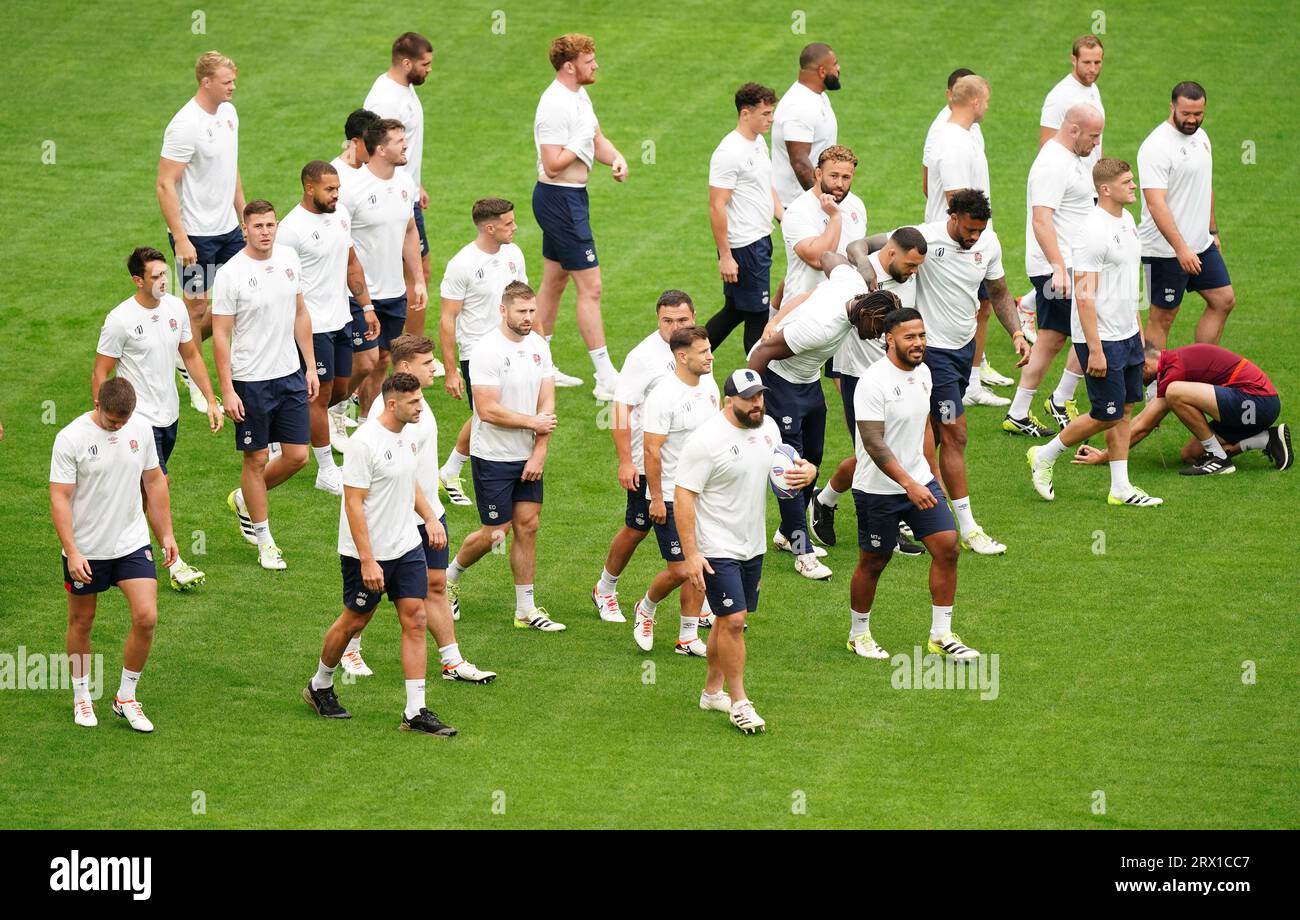 England's Joe Marler (centre, bottom) with the ball during a training session at the Stade Pierre Mauroy, Villeneuve-d'Ascq. Picture date: Friday September 22, 2023. Stock Photo