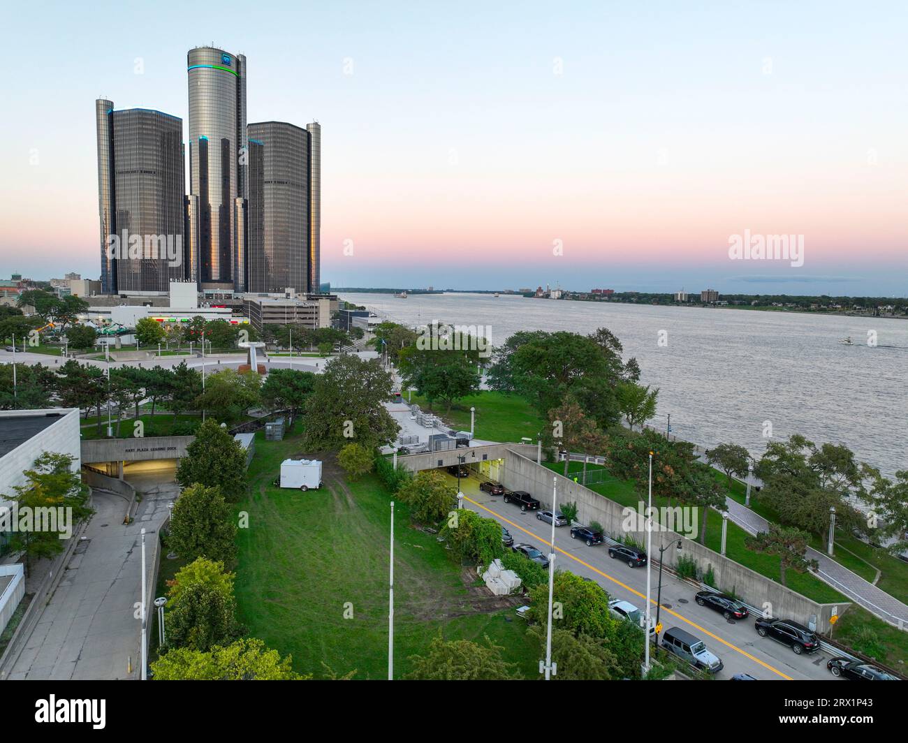 Detroit. View Aerial detroit city skyline river hi-res stock photography and images ...