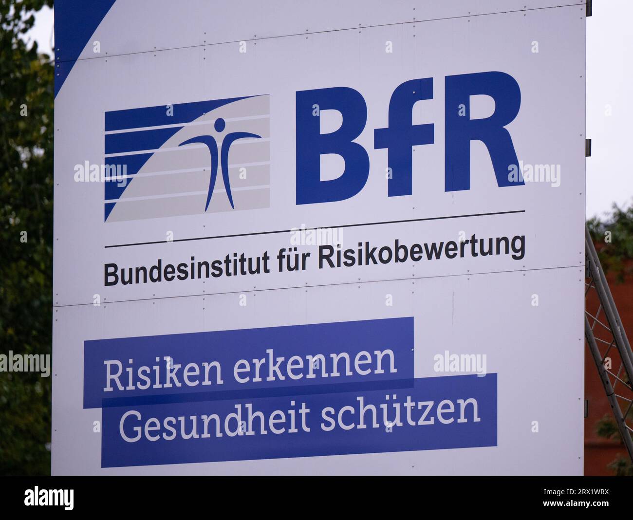 Berlin, Germany. 22nd Sep, 2023. A board with the logo of the Federal