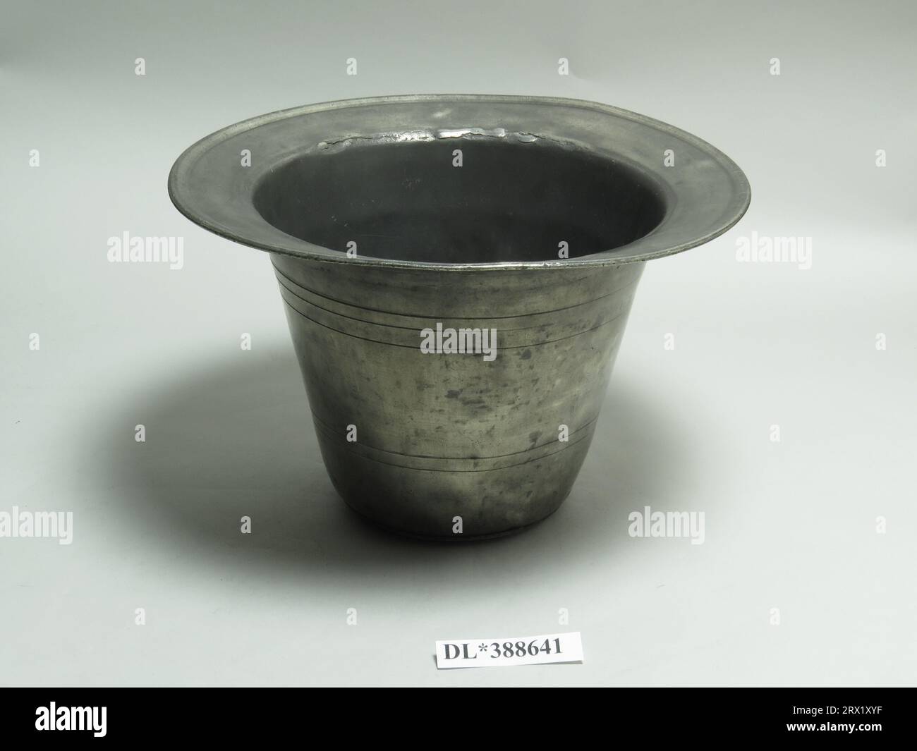 Chamber pot history hires stock photography and images Alamy