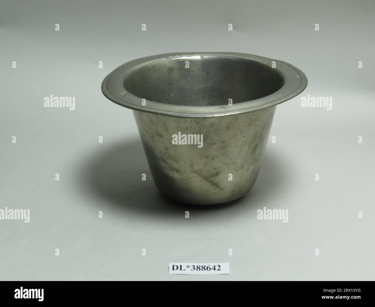 Chamber pot history hires stock photography and images Alamy