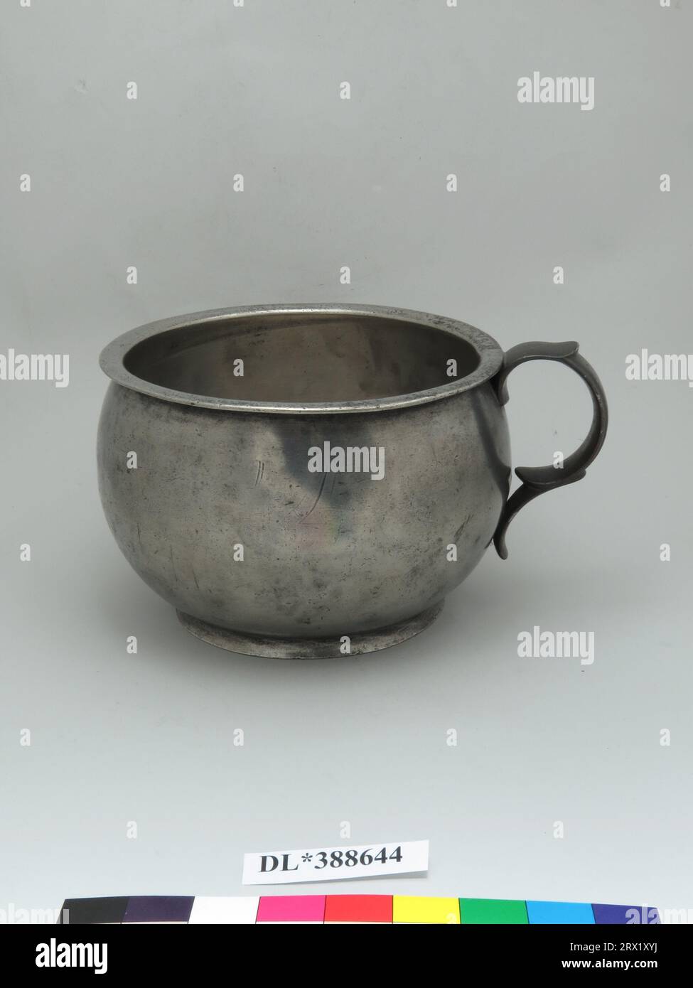 Chamber pot history hires stock photography and images Alamy