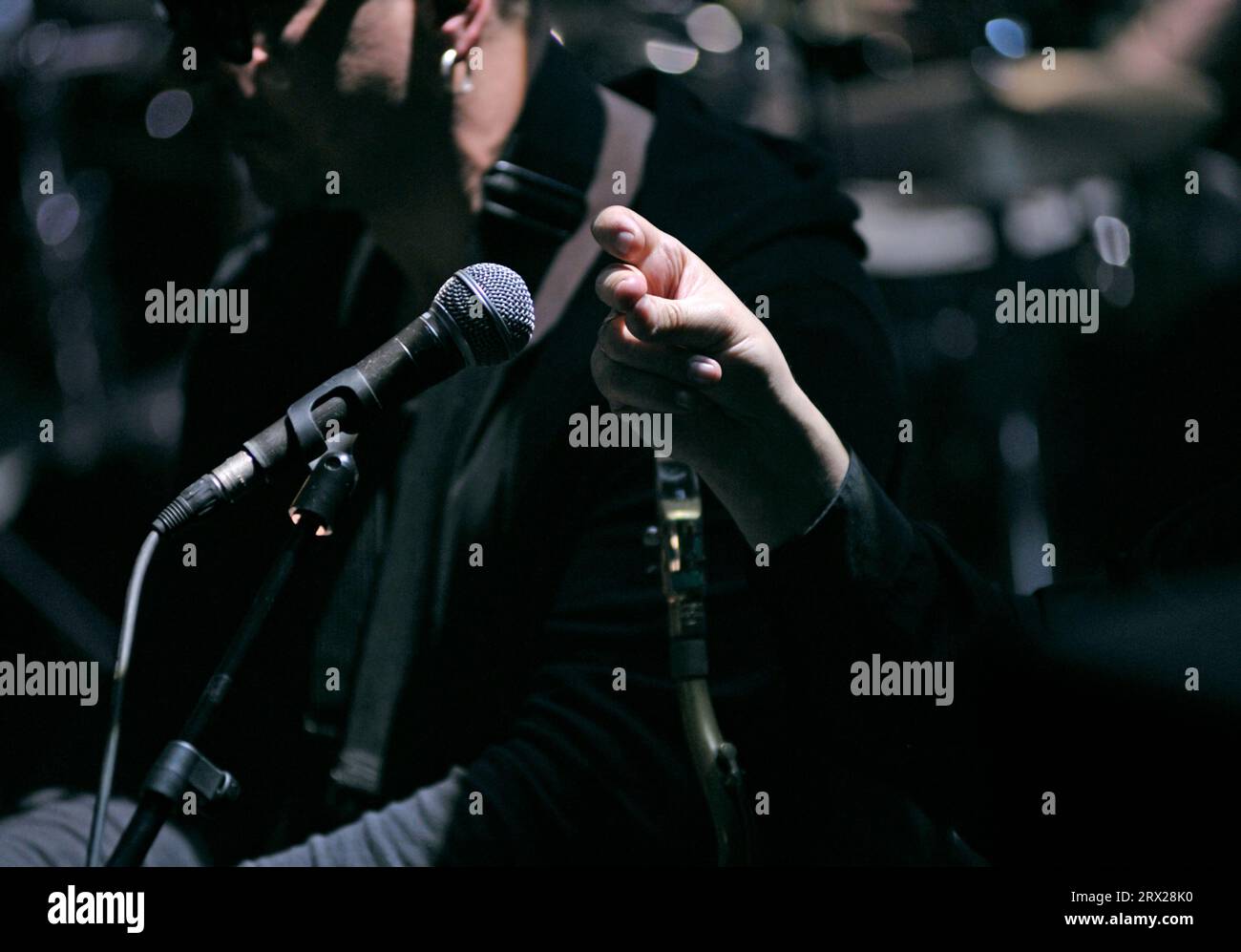 Snapping Music Instrument Work rhythm hi-res stock photography and images - Alamy