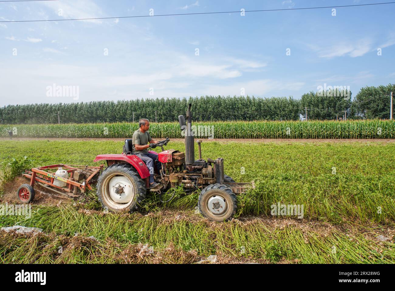 China farming machinery hi-res stock photography and images - Alamy