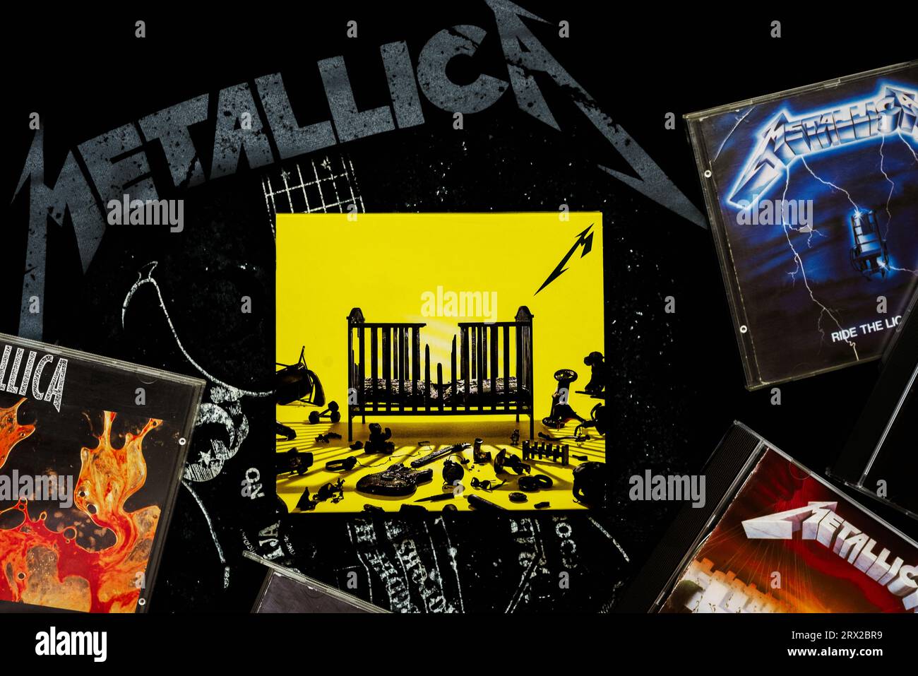 Cover of Metallica 72 Seasons CD and other cds of the american heavy metal group over on a T-shirt with the Metallica logo Stock Photo