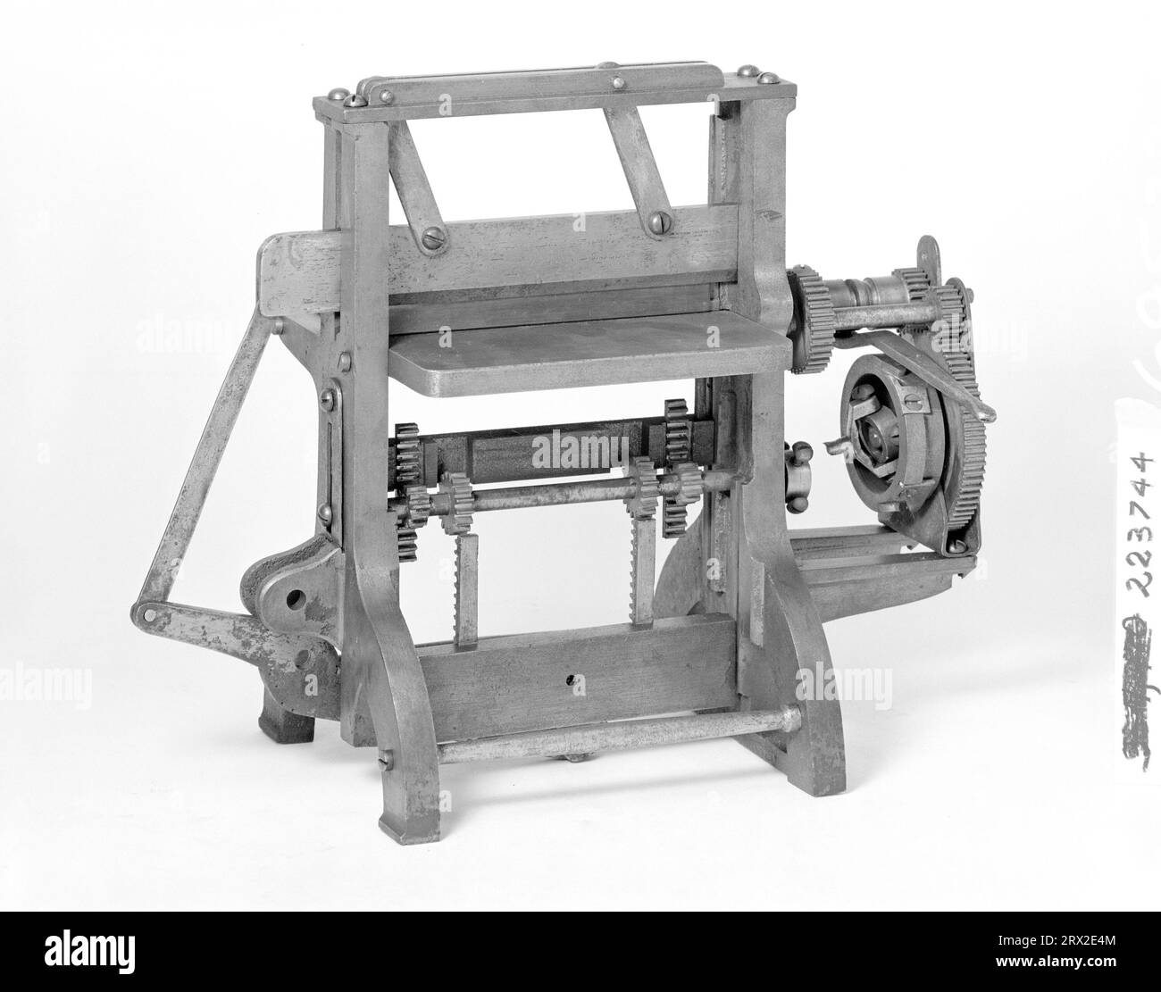 Patent model. Paper cutting machine, Malm, patent no. 223744. GA*89797.
