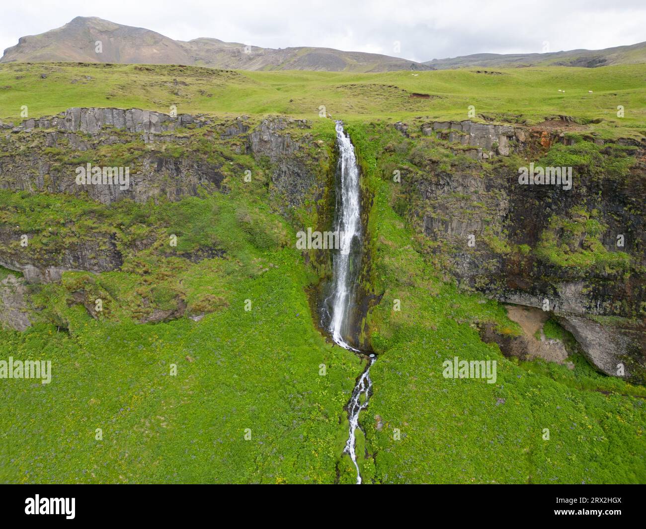 Icelandic waterfall in slow motion hi-res stock photography and images ...
