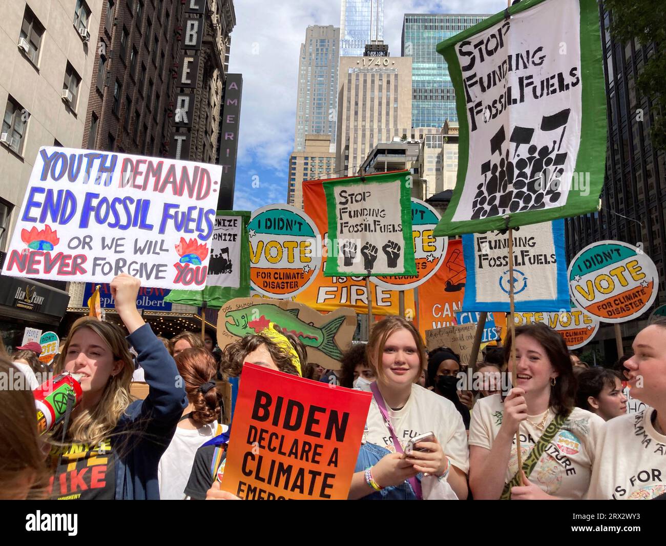 Environmental activists gen z hi-res stock photography and images - Alamy