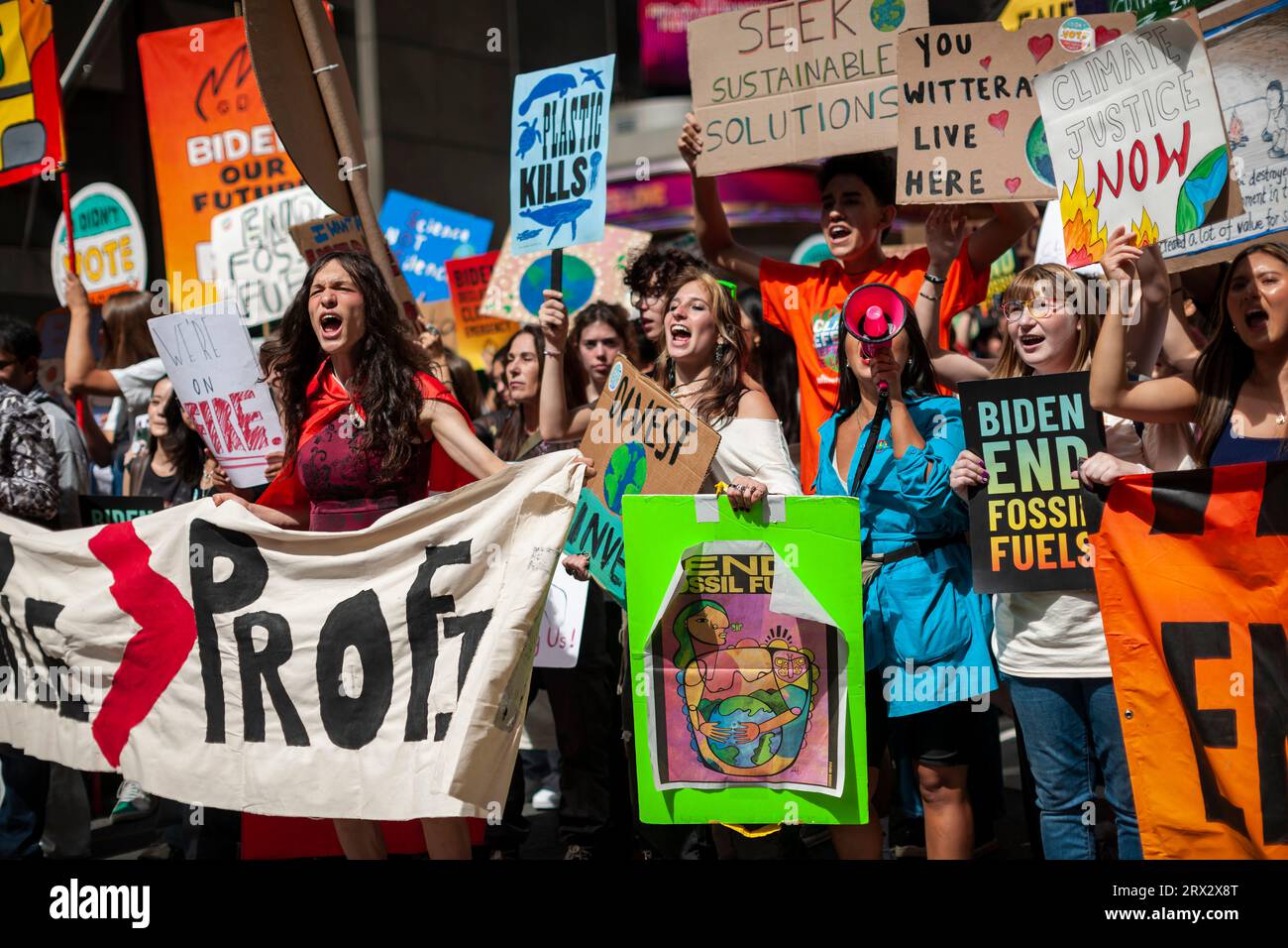 Environmental activists gen z hi-res stock photography and images - Alamy