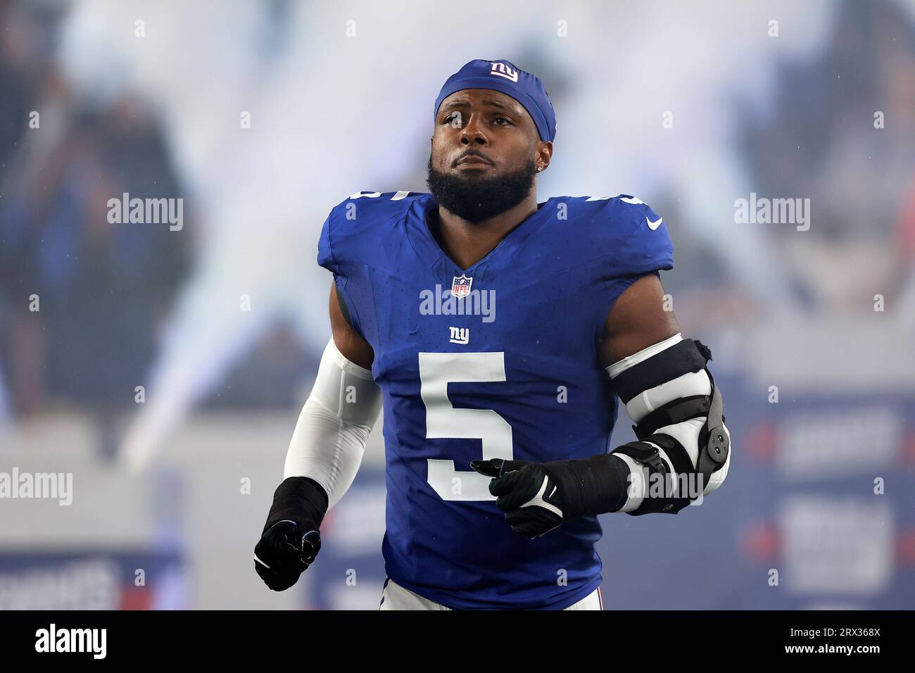 New York Giants linebacker Kayvon Thibodeaux (5) takes the field to ...
