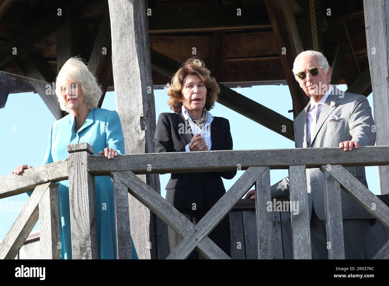 Martillac, France. 22nd Sep, 2023. Britain's King Charles and Queen Camilla, center, tour with owner Florence Cathiard, center, the Chateau Smith Haut Lafitte, a Grand Cru classé de Graves, a vineyard known for its sustainable approach to wine making, Friday, September 22, 2023 in Martillac, outside Bordeaux, southwestern France. Photo by Bob Edme/Pool/ABACAPRESS.COM Credit: Abaca Press/Alamy Live News Stock Photo