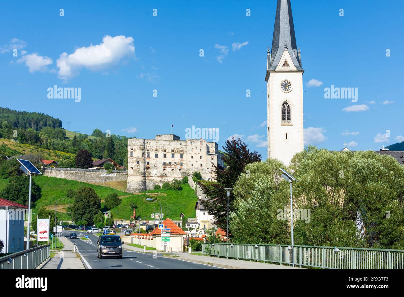 Gmünd in Kärnten: Gmünd Castle, church in Nationalpark Hohe Tauern, Kärnten, Carinthia, Austria Stock Photo