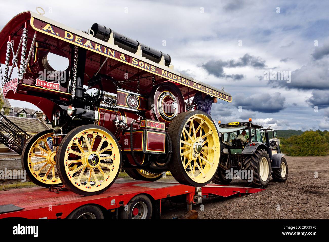 Boat of Garten steam rally unloading a large traction engine from the