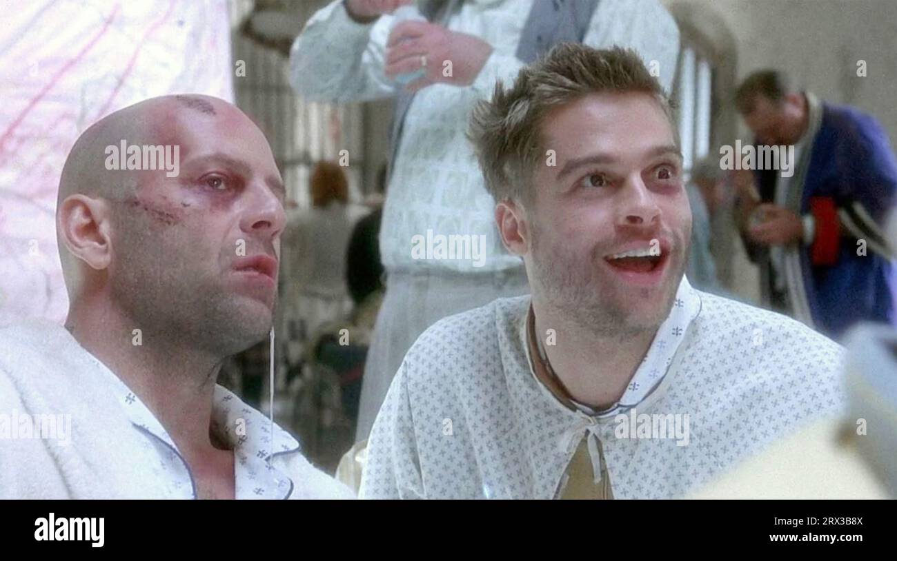 12 MONKEYS 1995 Universal Pictures film with Bruce Willis at left and Brad Pitt Stock Photo