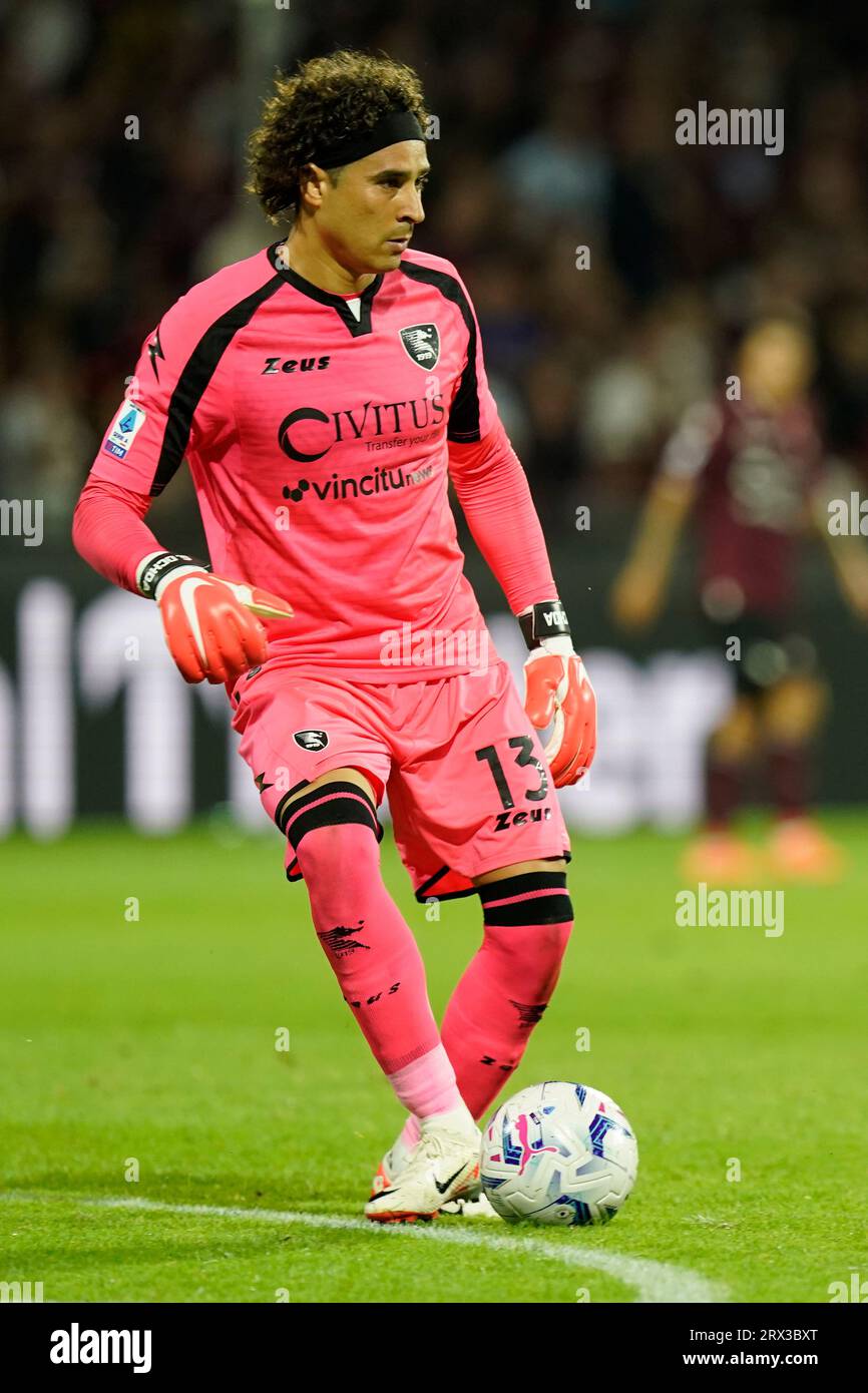 Salerno, Italy. 22 September, 2023.  Picture left to right, Guillermo Ochoa in action during the Italian Serie A soccer match US Salernitana vs Frosinone Calcio. Credit: Mario Taddeo/Alamy Live News Stock Photo