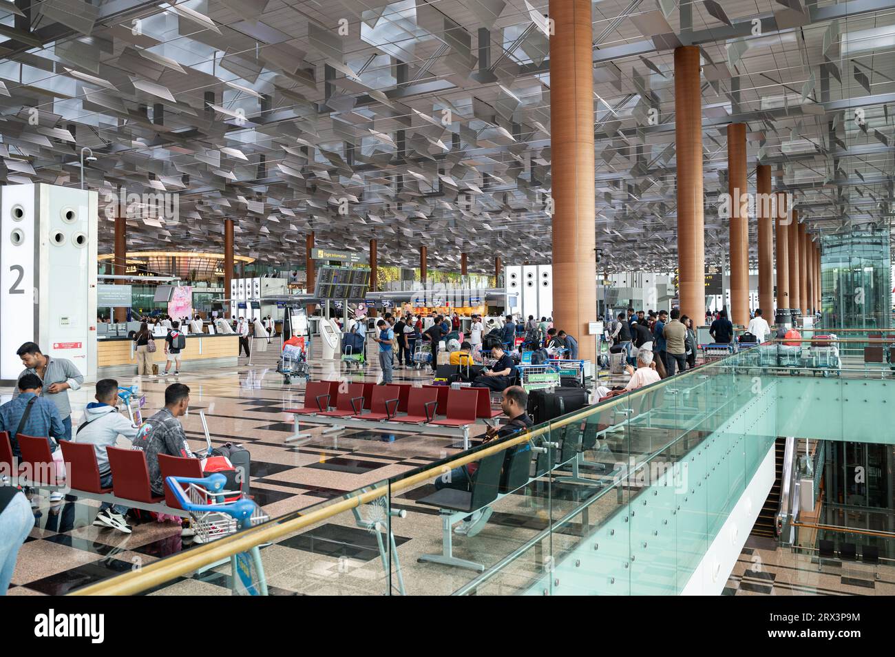 31.07.2023, Singapore, Republic of Singapore, Asia - Interior view of the modern Terminal 3 with air travellers at Singapore's Changi Airport. Stock Photo