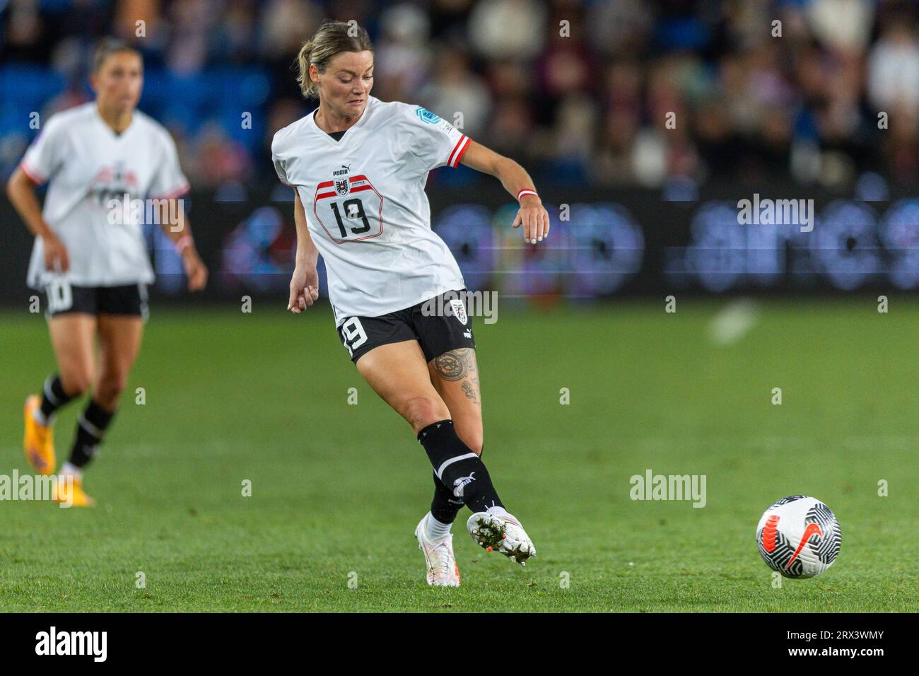 Oslo, Norway 22 September 2023 Verena Hanshaw of Austria manoeuvres the ball during the UEFA Womens Nations League Group A2 match between Norway and Austria held at the Ullevaal Stadion in Oslo, Norway credit: Nigel Waldron/Alamy Live News Stock Photo