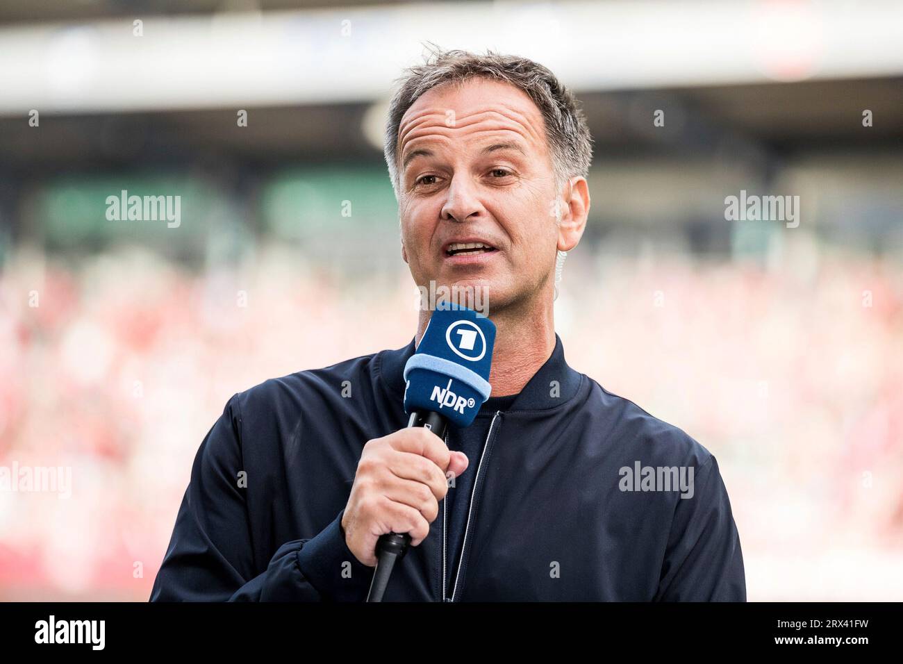Claus Lufen (ARD Moderator) UEFA Women?s Nations League Daenemark Deutschland, Energi